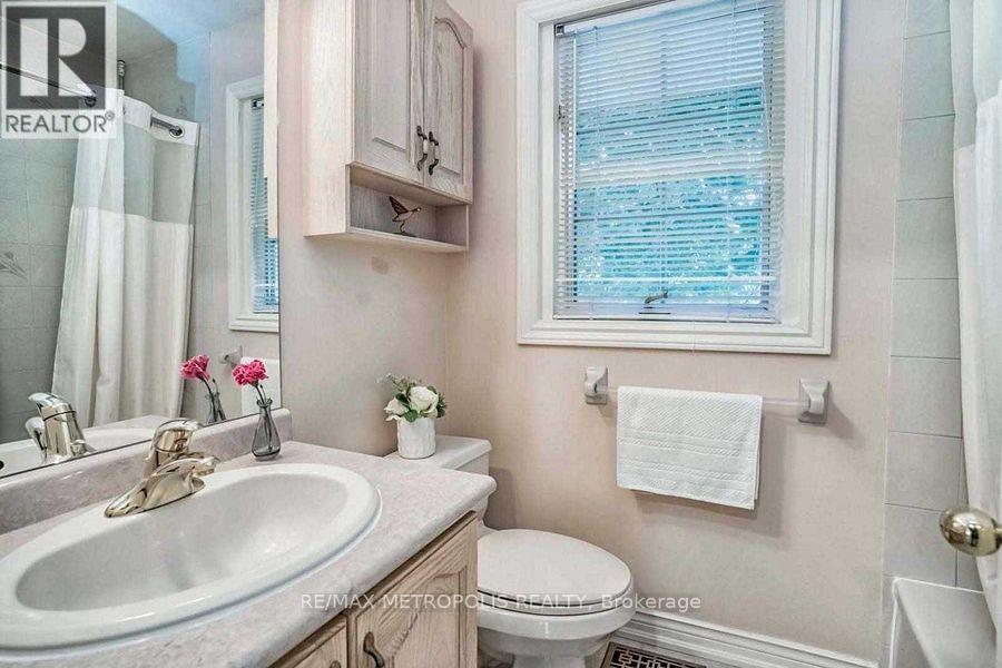 14 Strathroy Crescent, Markham, ON - Indoor Photo Showing Bathroom