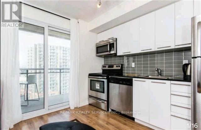 1420 - 38 Joe Shuster Way, Toronto, ON - Indoor Photo Showing Kitchen With Upgraded Kitchen