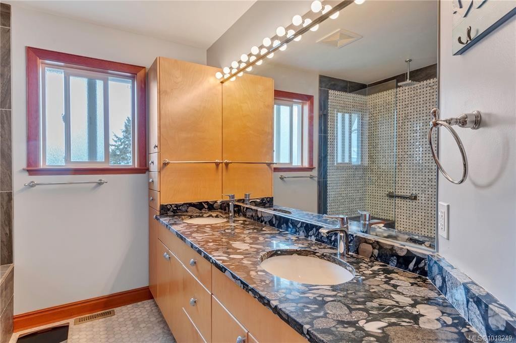 253 Alder St South, Campbell River, BC