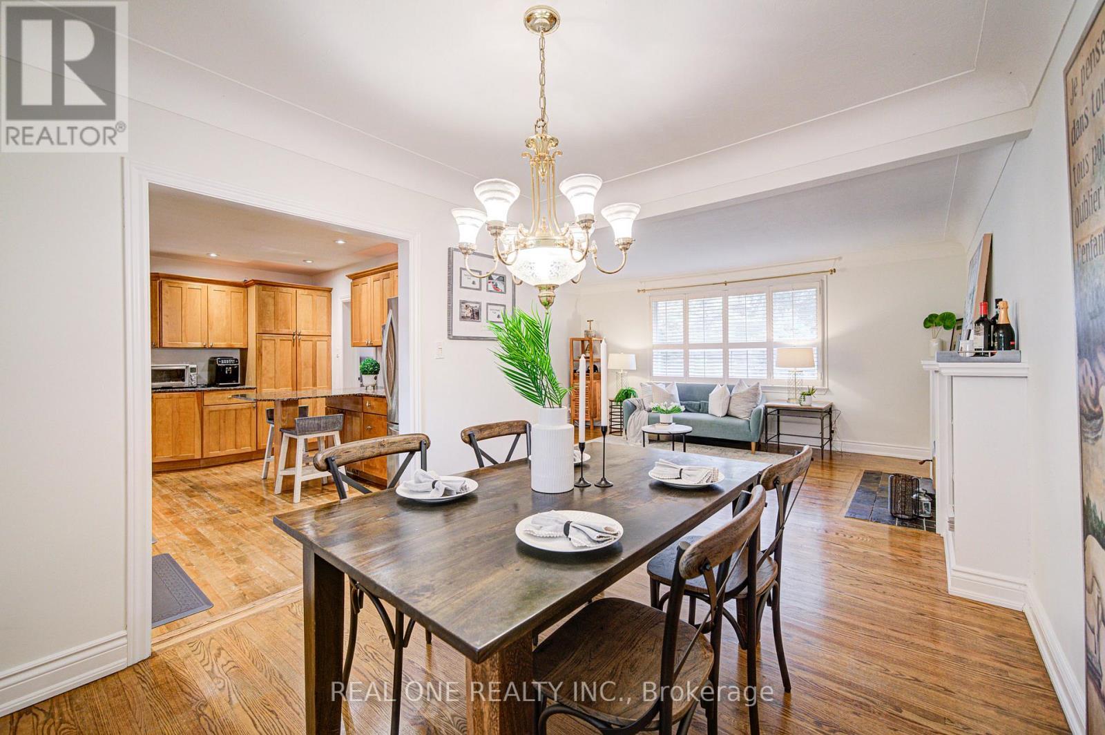 250 Belvenia Road, Burlington, ON - Indoor Photo Showing Dining Room