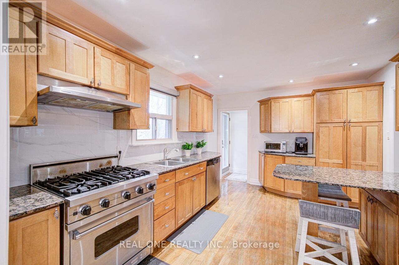 250 Belvenia Road, Burlington, ON - Indoor Photo Showing Kitchen With Double Sink