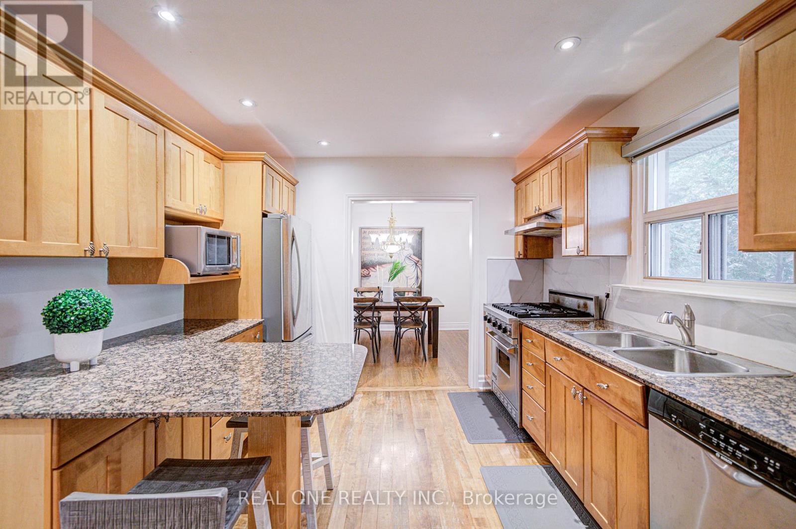 250 Belvenia Road, Burlington, ON - Indoor Photo Showing Kitchen With Double Sink