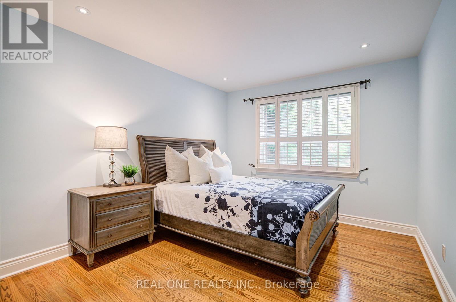 250 Belvenia Road, Burlington, ON - Indoor Photo Showing Bedroom