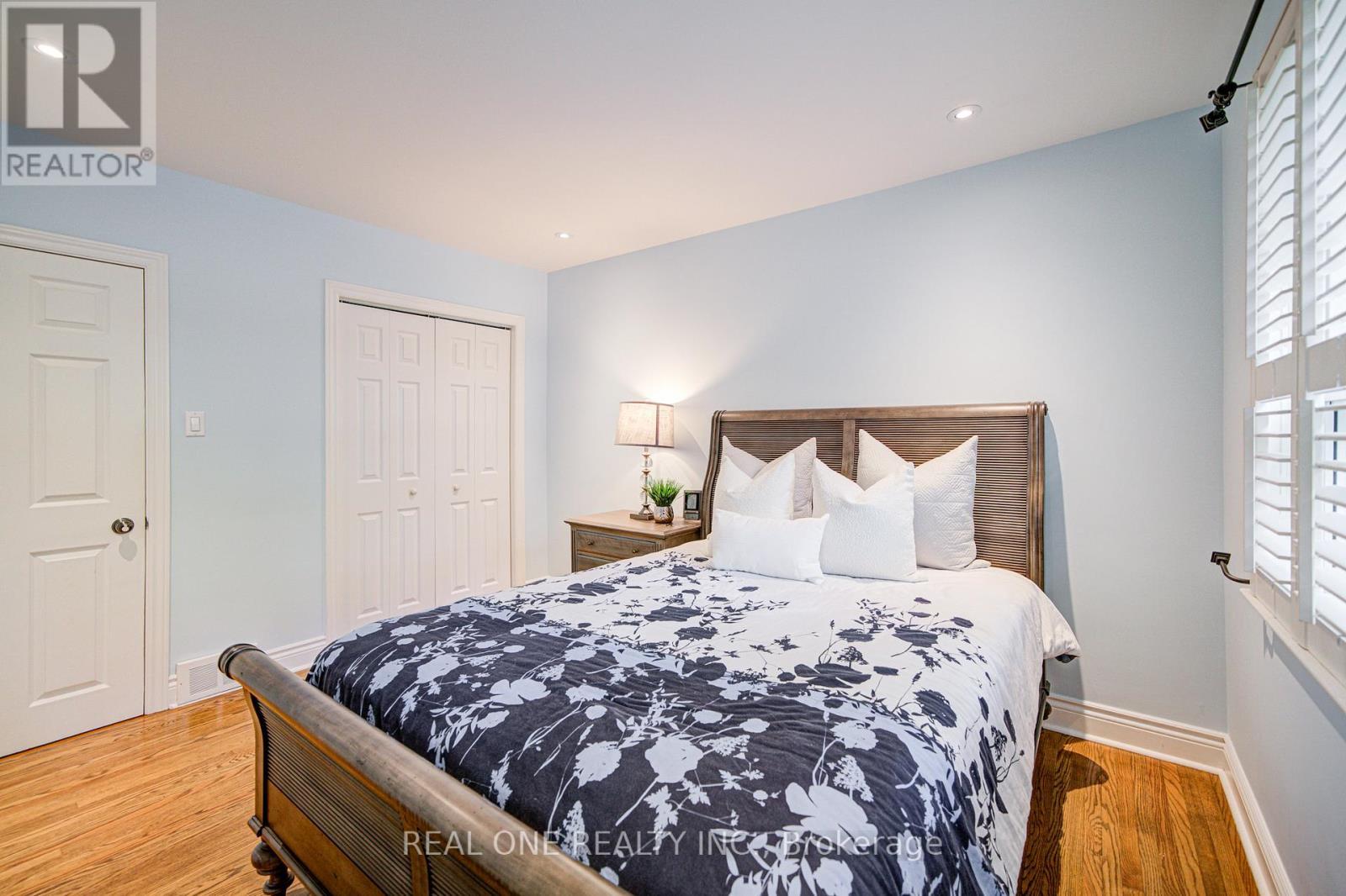 250 Belvenia Road, Burlington, ON - Indoor Photo Showing Bedroom