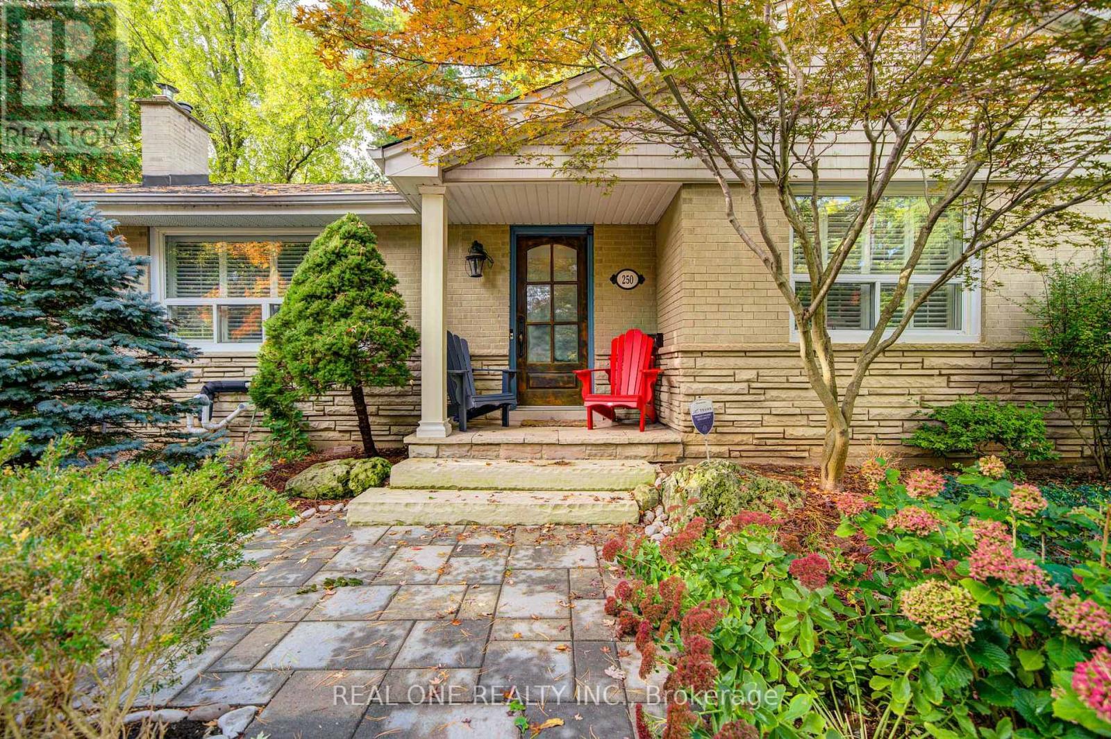 250 Belvenia Road, Burlington, ON - Outdoor With Deck Patio Veranda