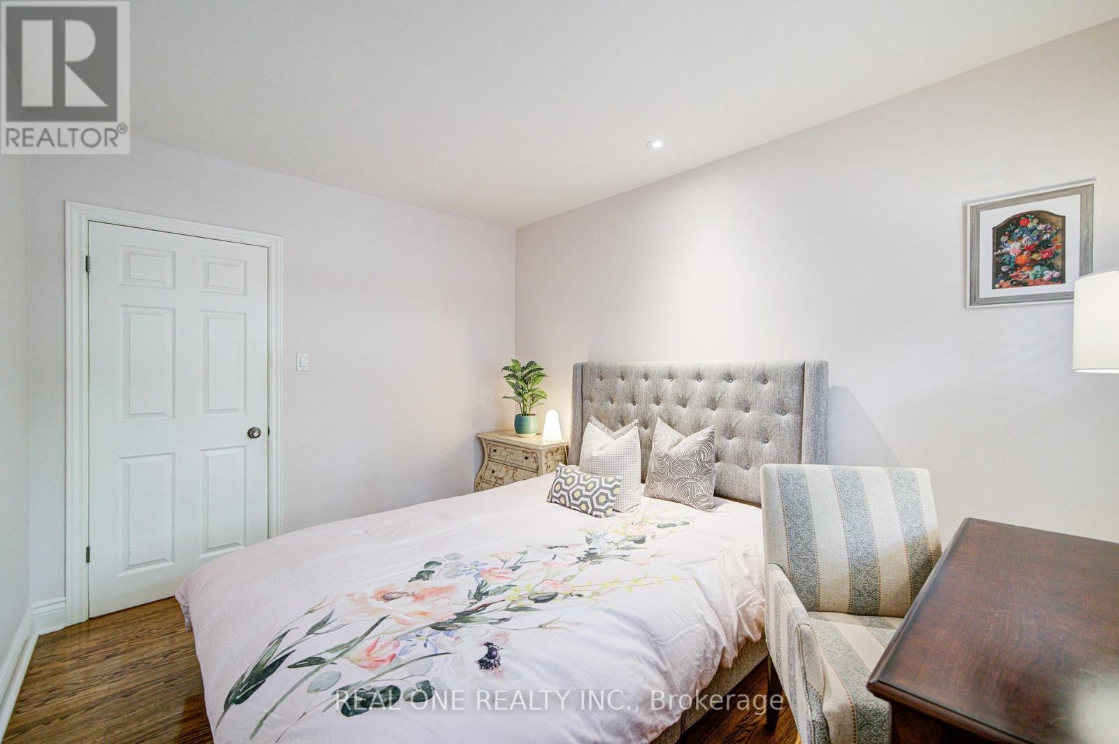 250 Belvenia Road, Burlington, ON - Indoor Photo Showing Bedroom