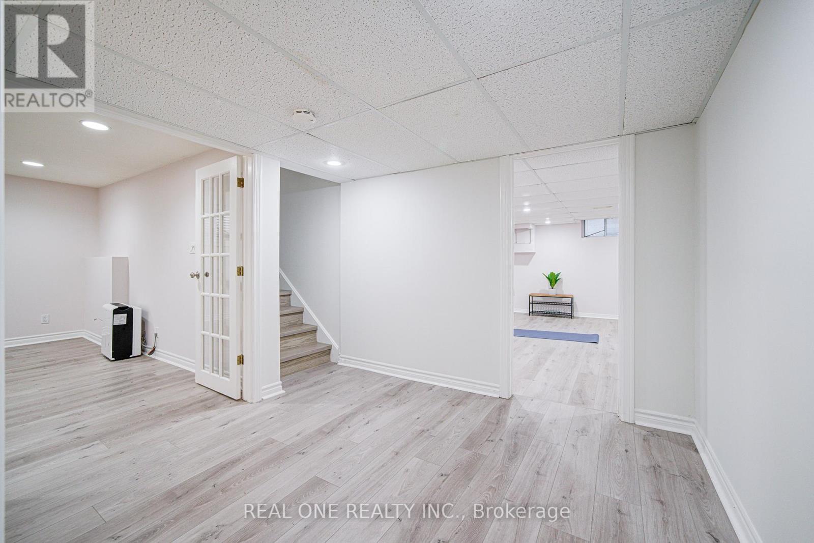 250 Belvenia Road, Burlington, ON - Indoor