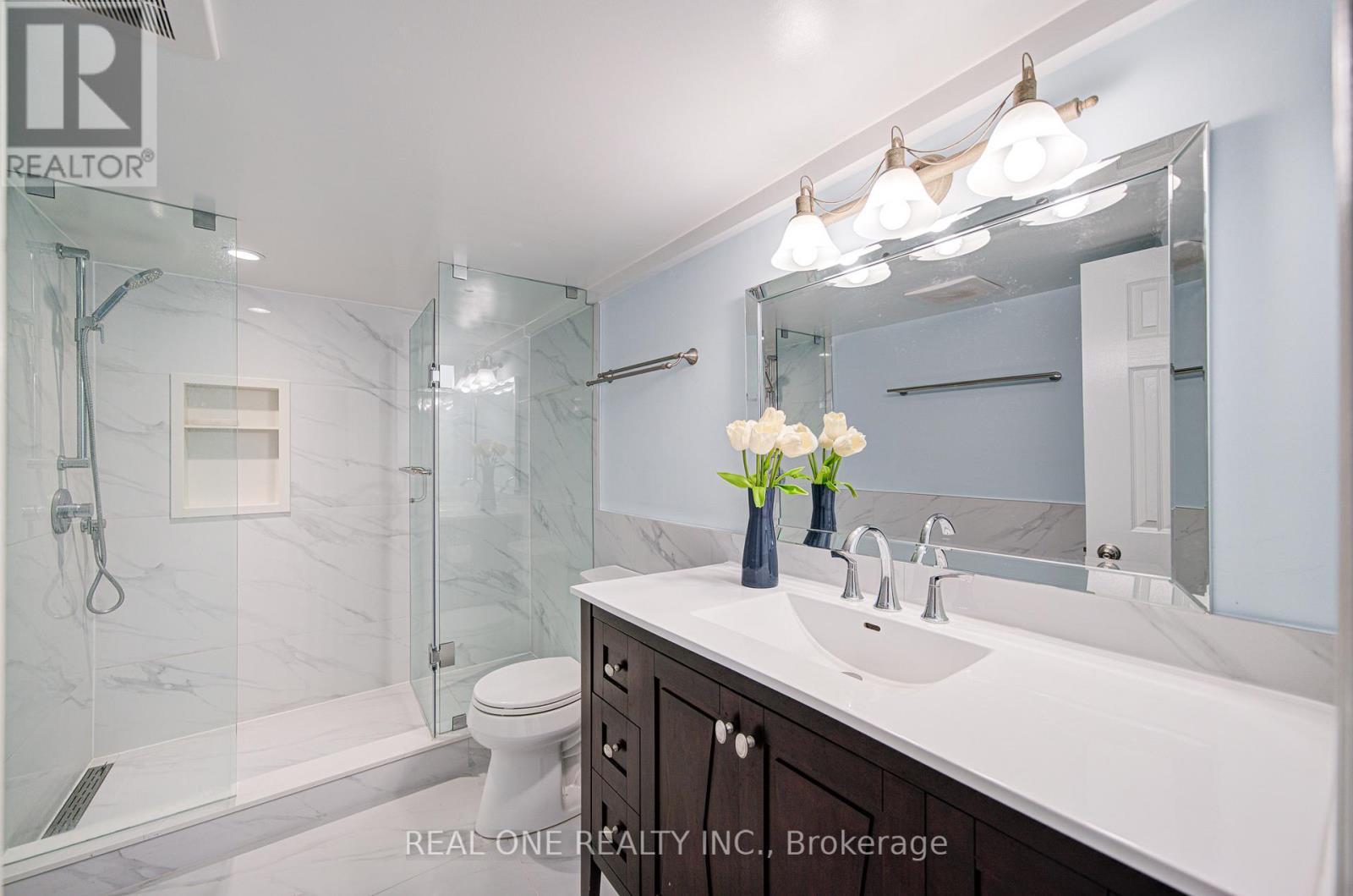 250 Belvenia Road, Burlington, ON - Indoor Photo Showing Bathroom