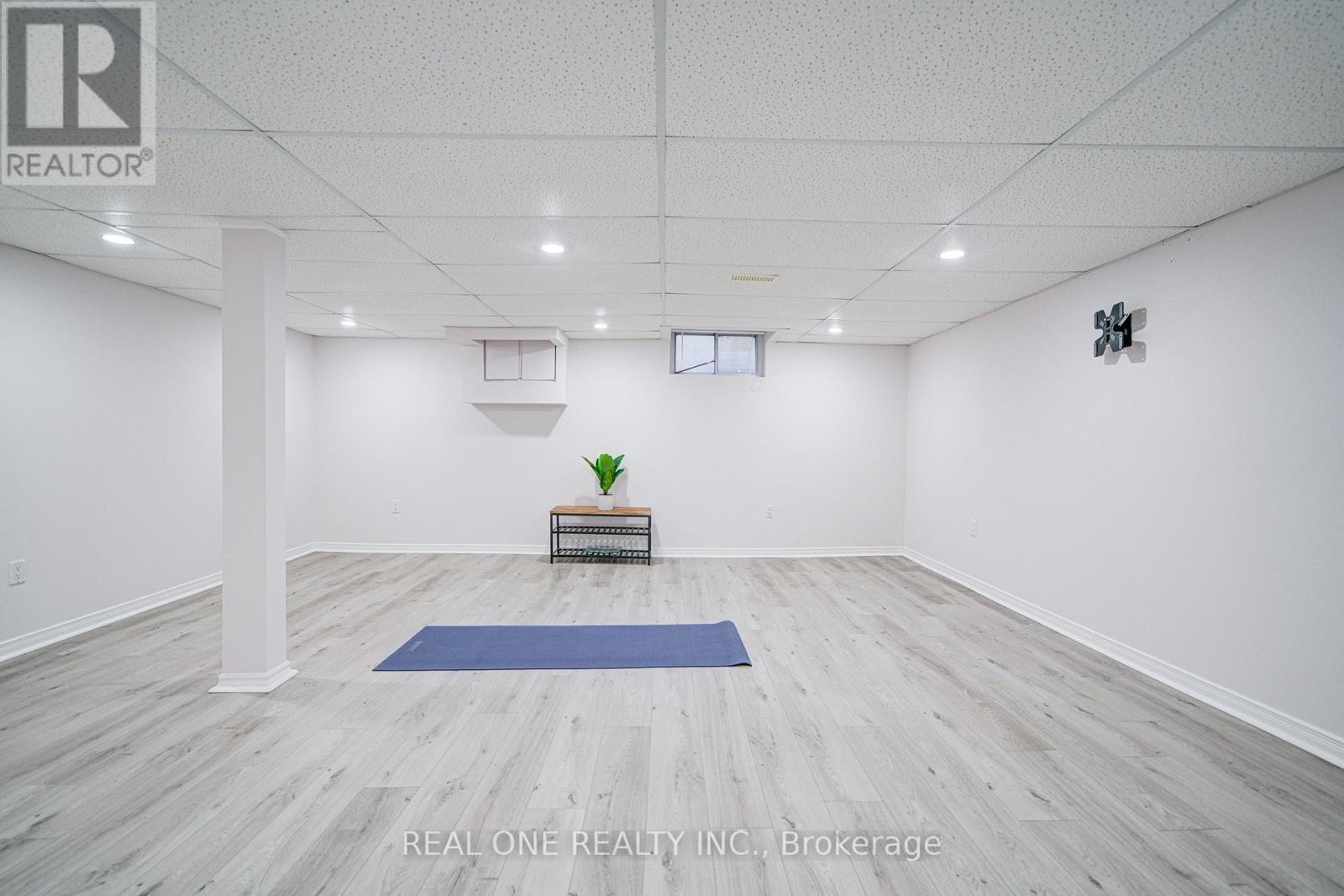 250 Belvenia Road, Burlington, ON - Indoor