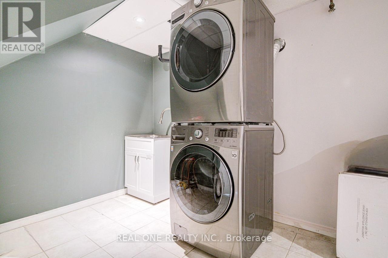 250 Belvenia Road, Burlington, ON - Indoor Photo Showing Laundry Room