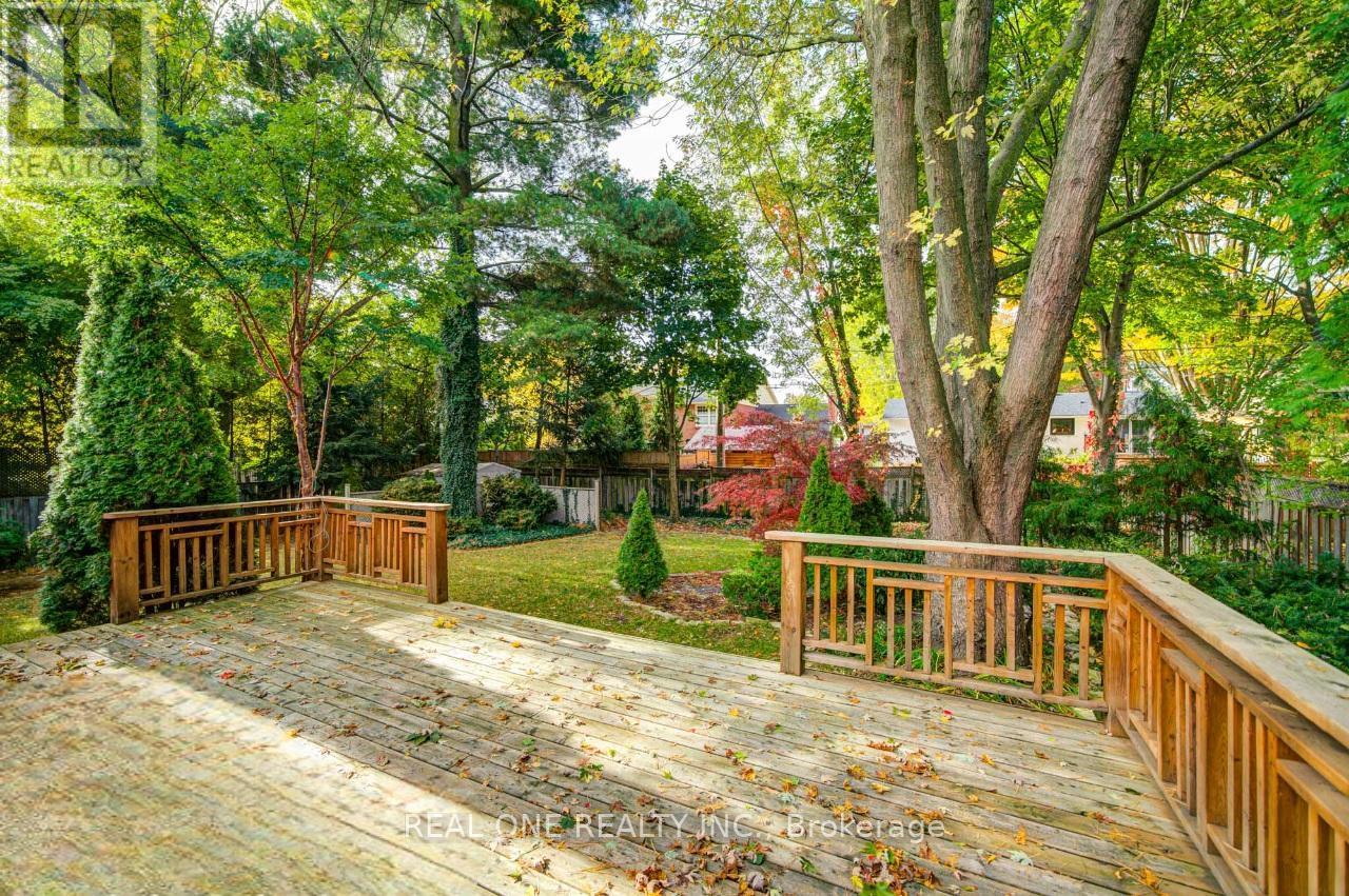 250 Belvenia Road, Burlington, ON - Outdoor With Deck Patio Veranda