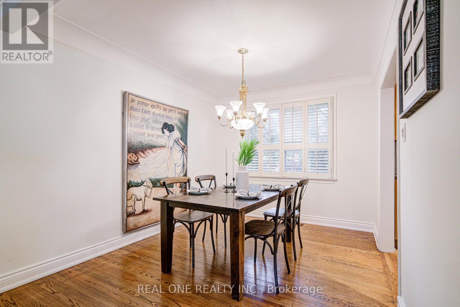 250 Belvenia Road, Burlington, ON - Indoor Photo Showing Dining Room