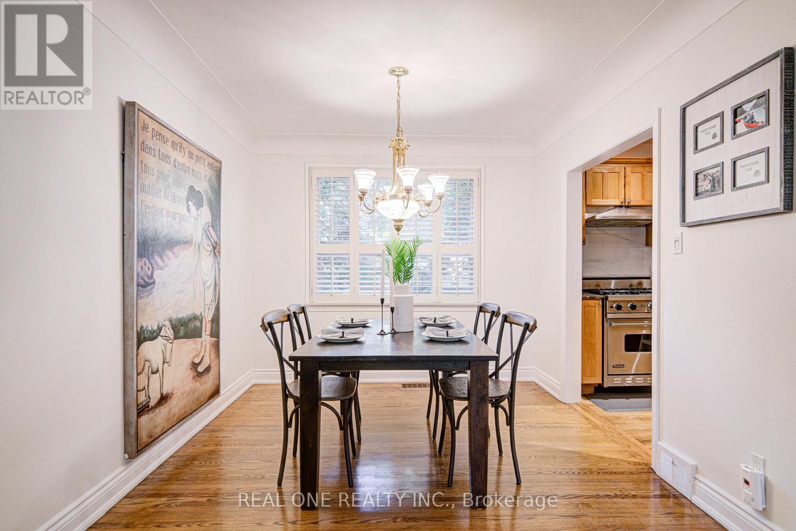 250 Belvenia Road, Burlington, ON - Indoor Photo Showing Dining Room