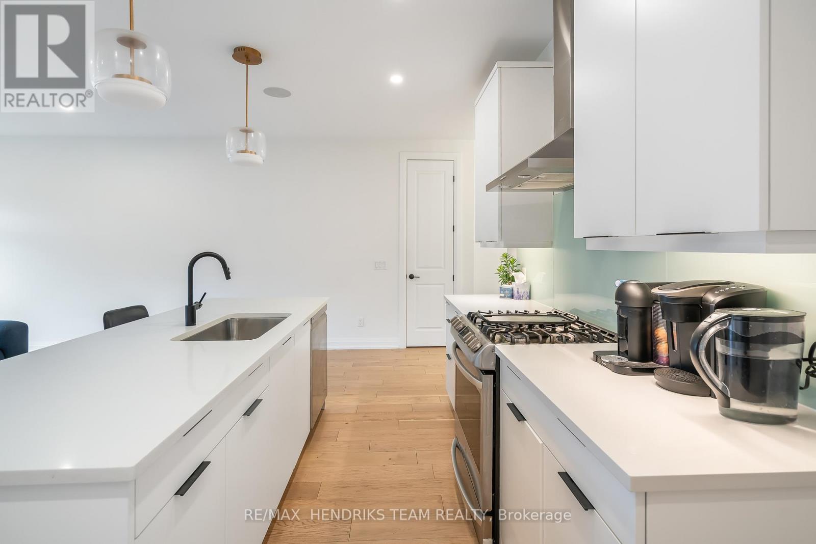36 - 8974 Willoughby Drive, Niagara Falls (Chippawa), ON - Indoor Photo Showing Kitchen With Upgraded Kitchen