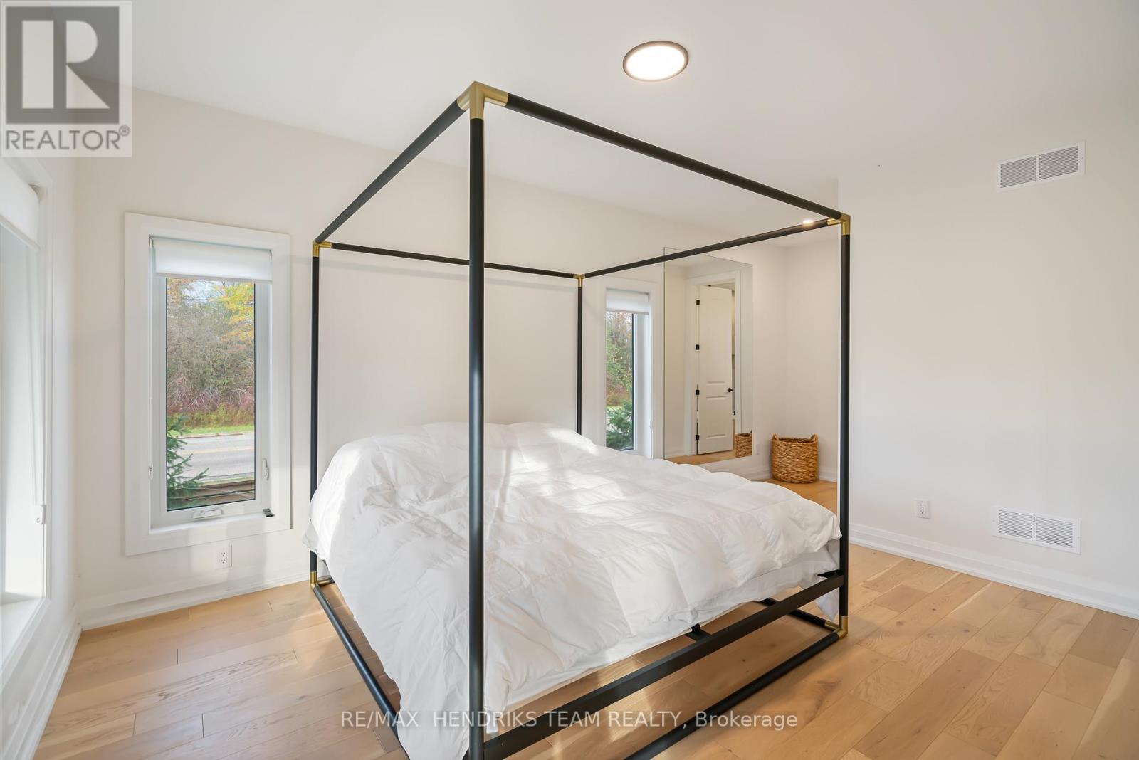 36 - 8974 Willoughby Drive, Niagara Falls (Chippawa), ON - Indoor Photo Showing Bedroom