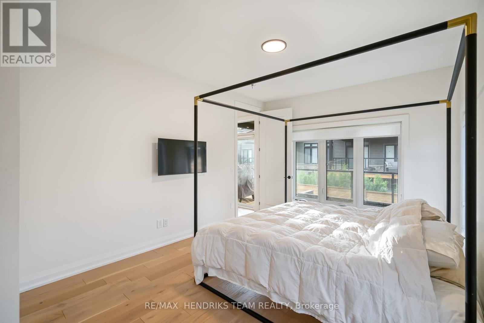 36 - 8974 Willoughby Drive, Niagara Falls (Chippawa), ON - Indoor Photo Showing Bedroom