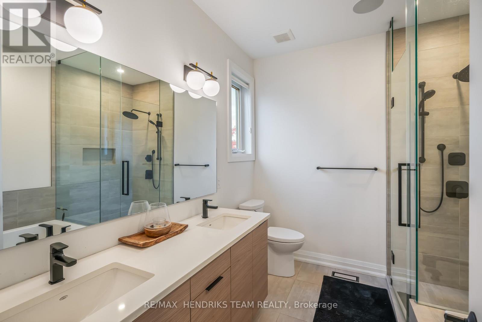 36 - 8974 Willoughby Drive, Niagara Falls (Chippawa), ON - Indoor Photo Showing Bathroom