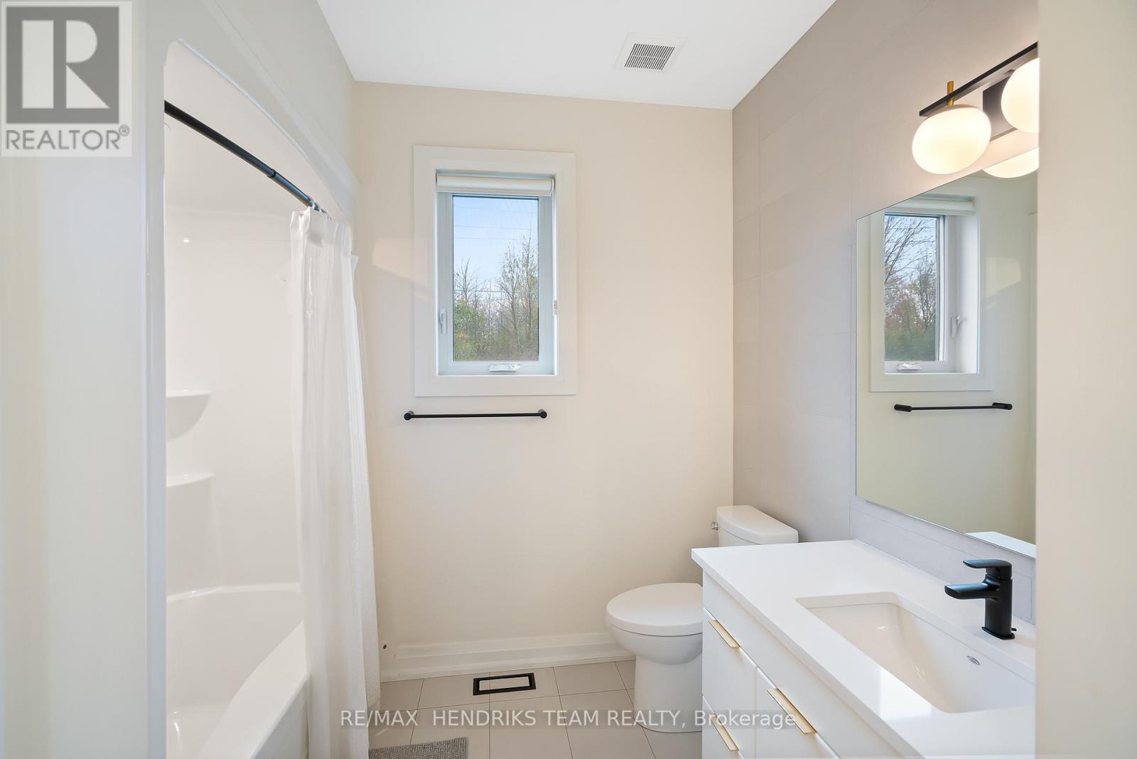 36 - 8974 Willoughby Drive, Niagara Falls (Chippawa), ON - Indoor Photo Showing Bathroom