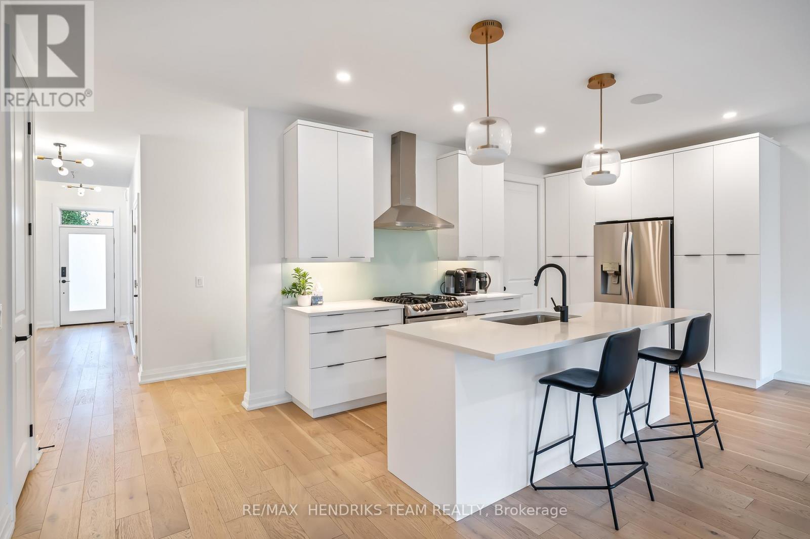 36 - 8974 Willoughby Drive, Niagara Falls (Chippawa), ON - Indoor Photo Showing Kitchen With Upgraded Kitchen