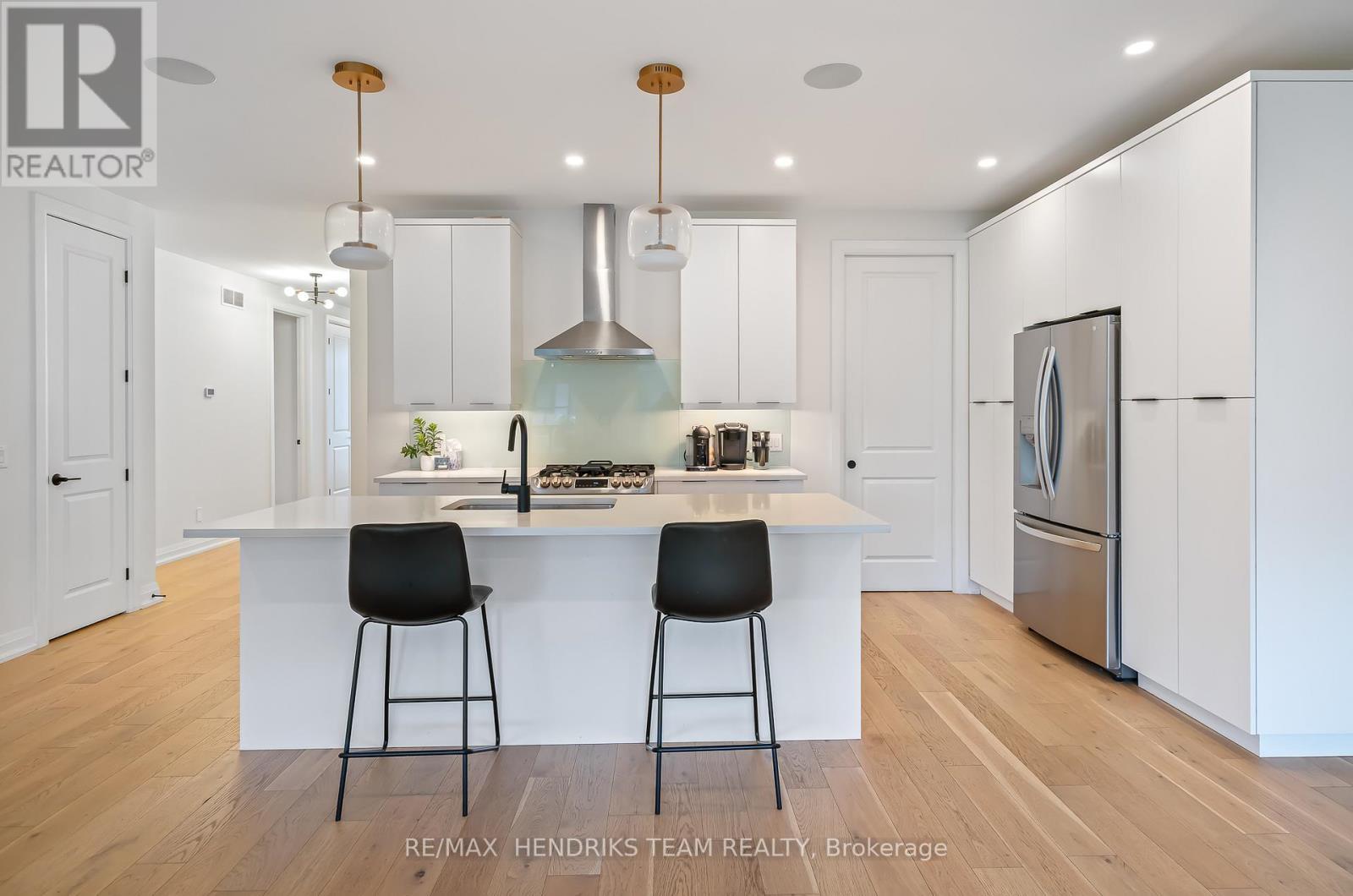 36 - 8974 Willoughby Drive, Niagara Falls (Chippawa), ON - Indoor Photo Showing Kitchen With Upgraded Kitchen