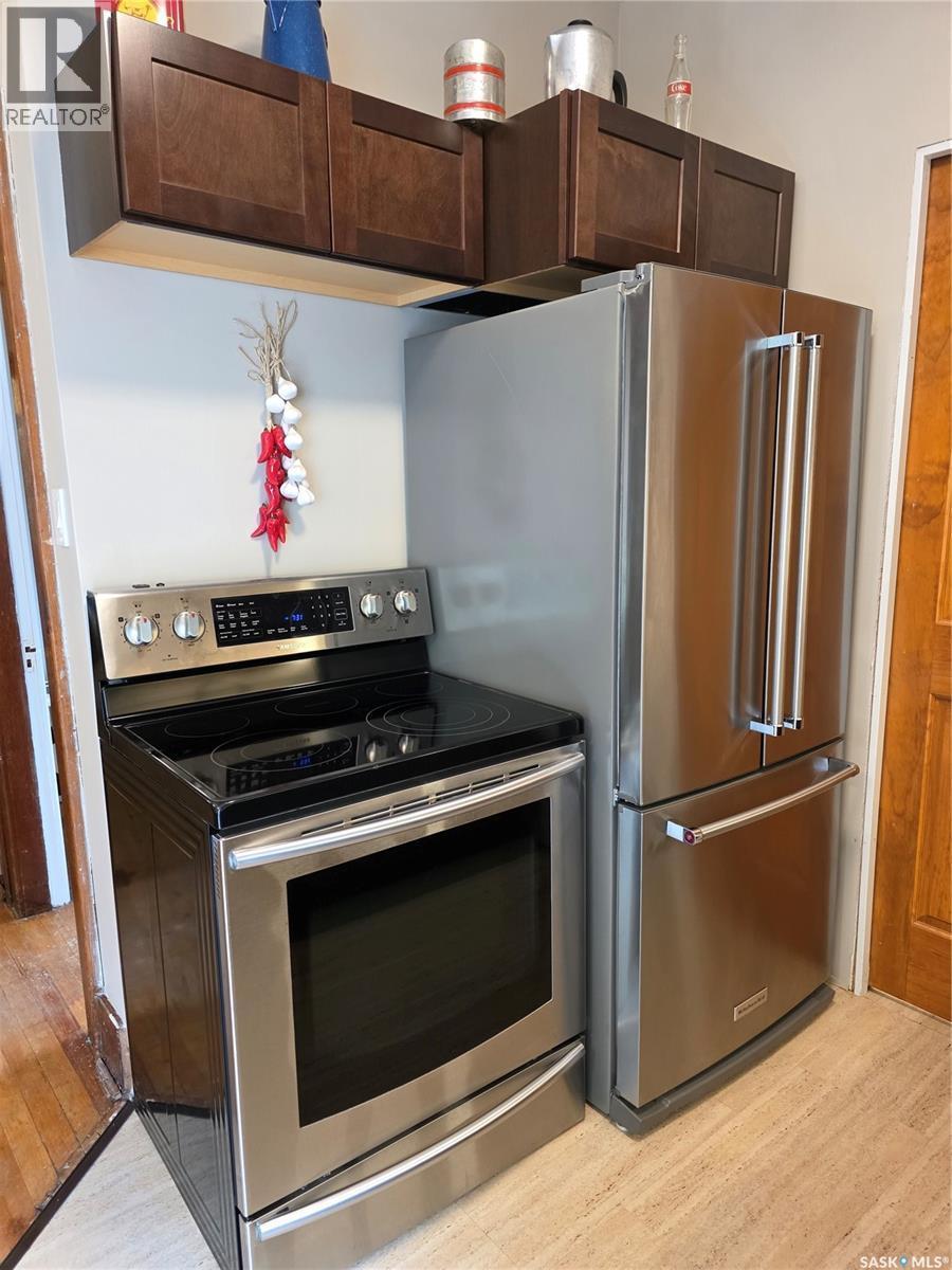 107 Mistusinne Crescent, Mistusinne, SK - Indoor Photo Showing Kitchen With Stainless Steel Kitchen
