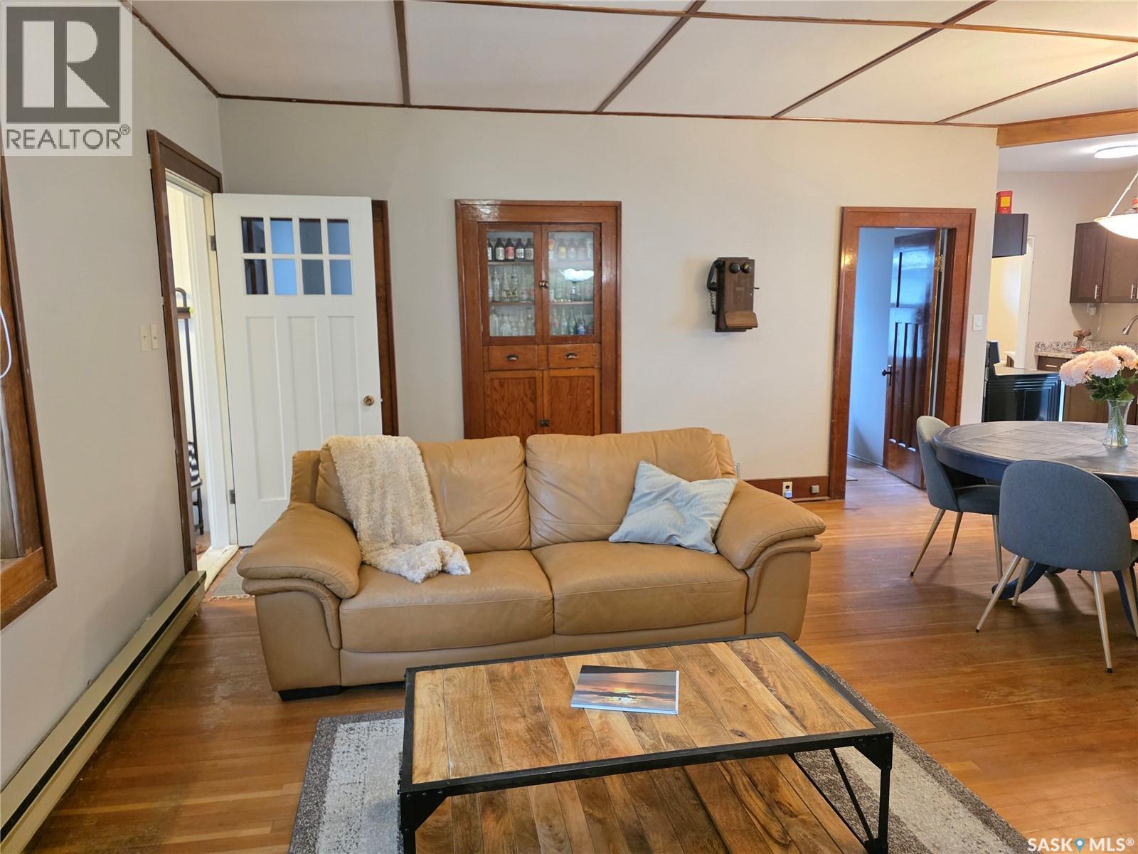 107 Mistusinne Crescent, Mistusinne, SK - Indoor Photo Showing Living Room