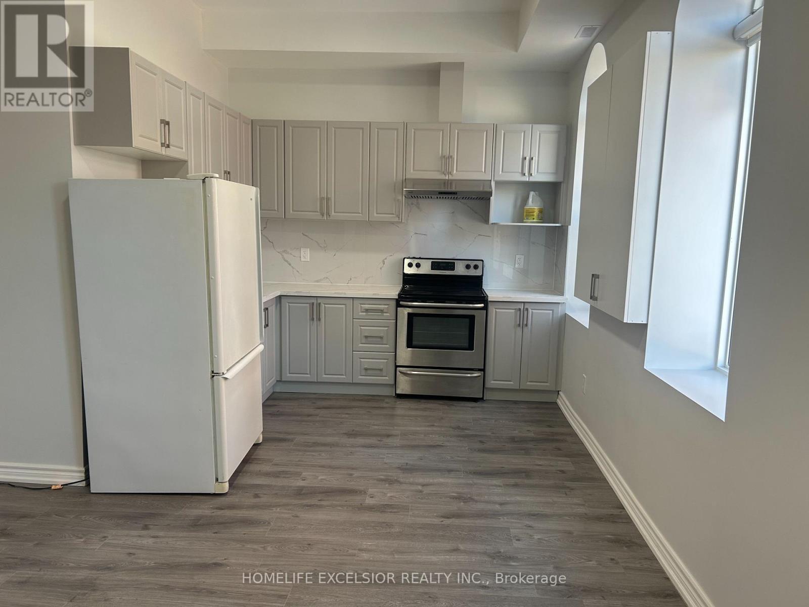 Unit 9 - 3 Simcoe Street S, Oshawa, ON - Indoor Photo Showing Kitchen