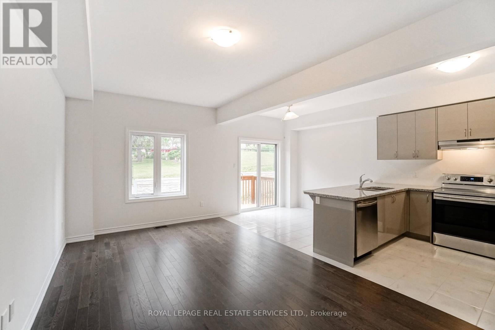 2 - 515 Garner Road W, Hamilton, ON - Indoor Photo Showing Kitchen With Double Sink