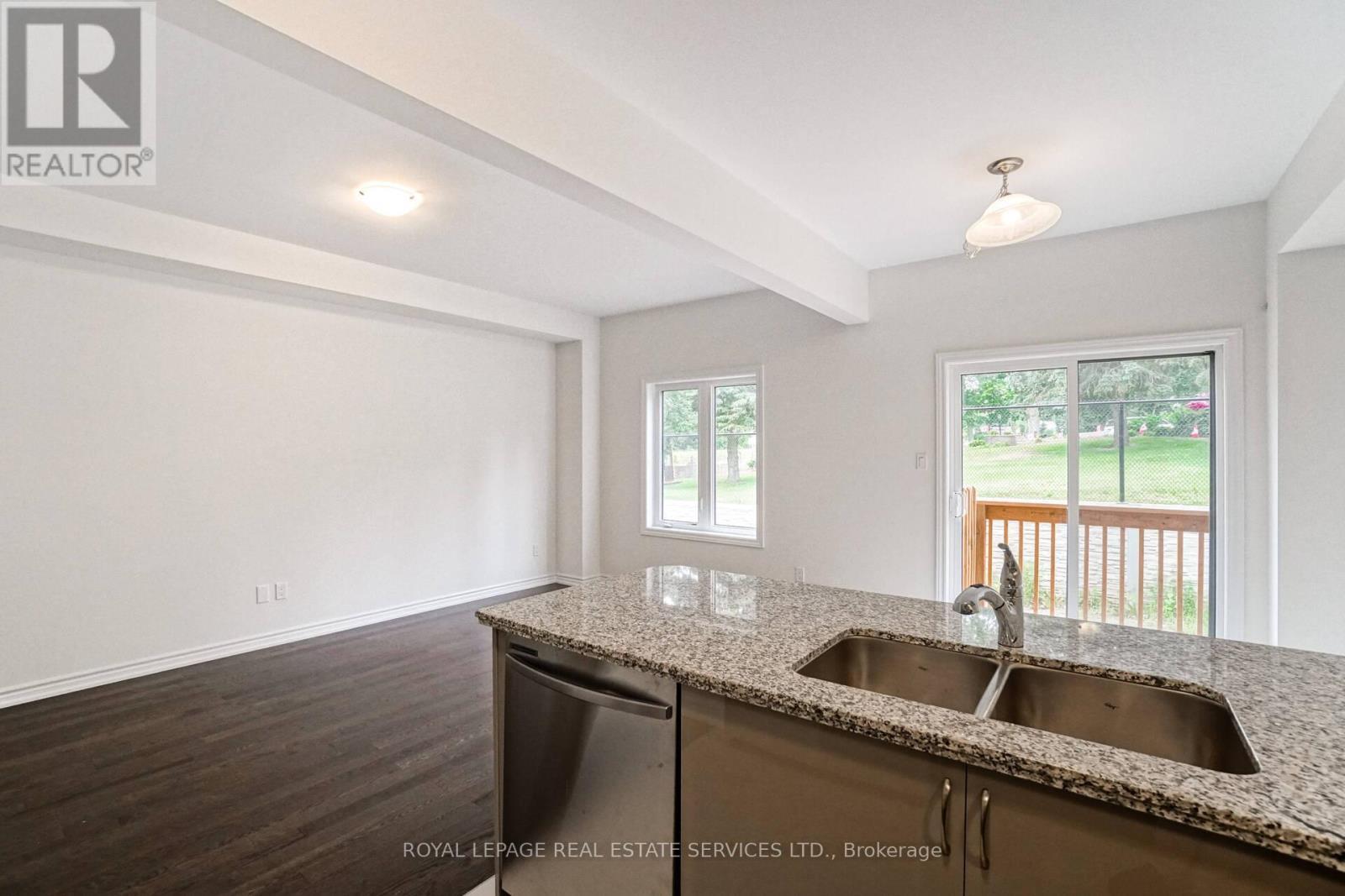 2 - 515 Garner Road W, Hamilton, ON - Indoor Photo Showing Kitchen With Double Sink