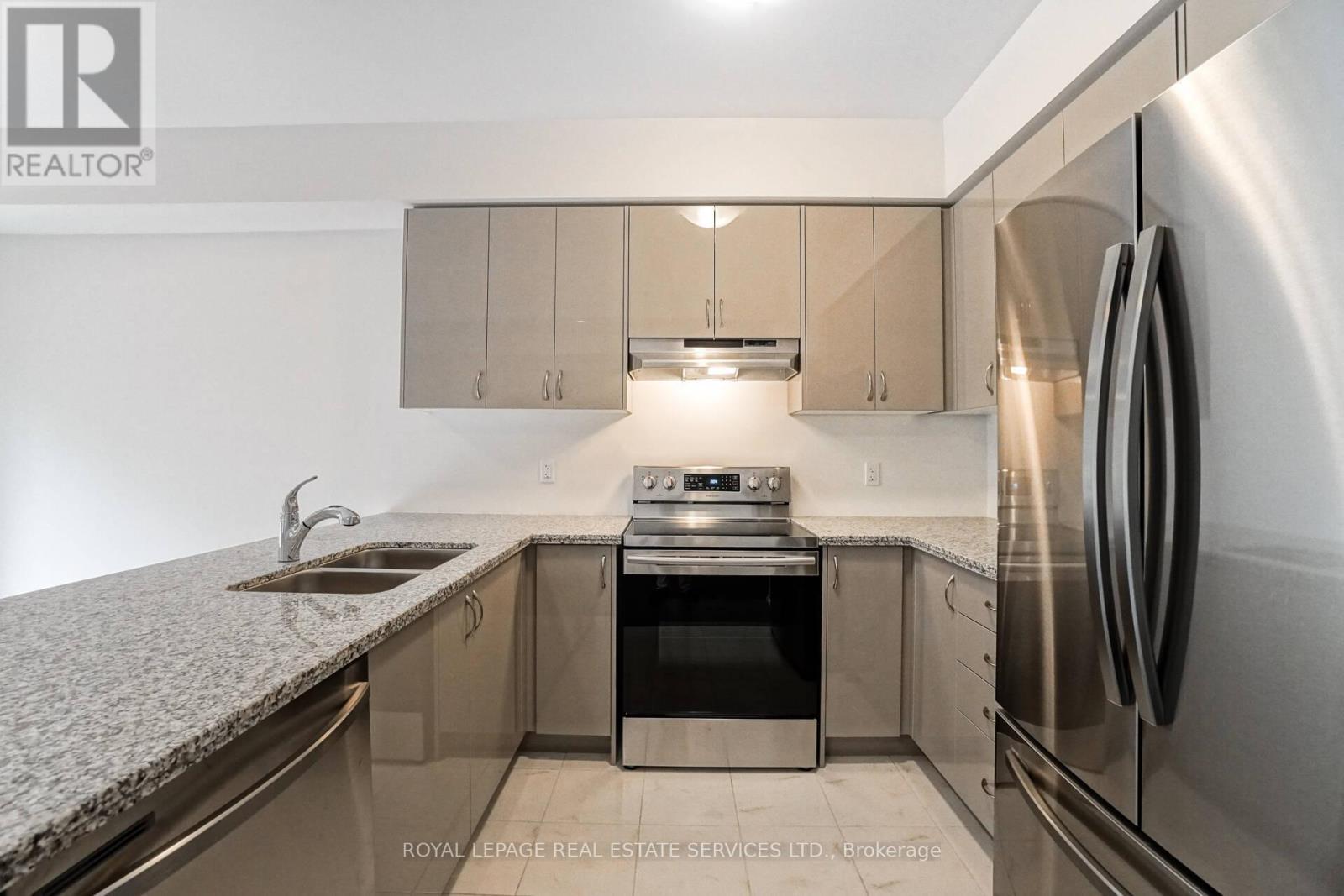 2 - 515 Garner Road W, Hamilton, ON - Indoor Photo Showing Kitchen With Double Sink With Upgraded Kitchen