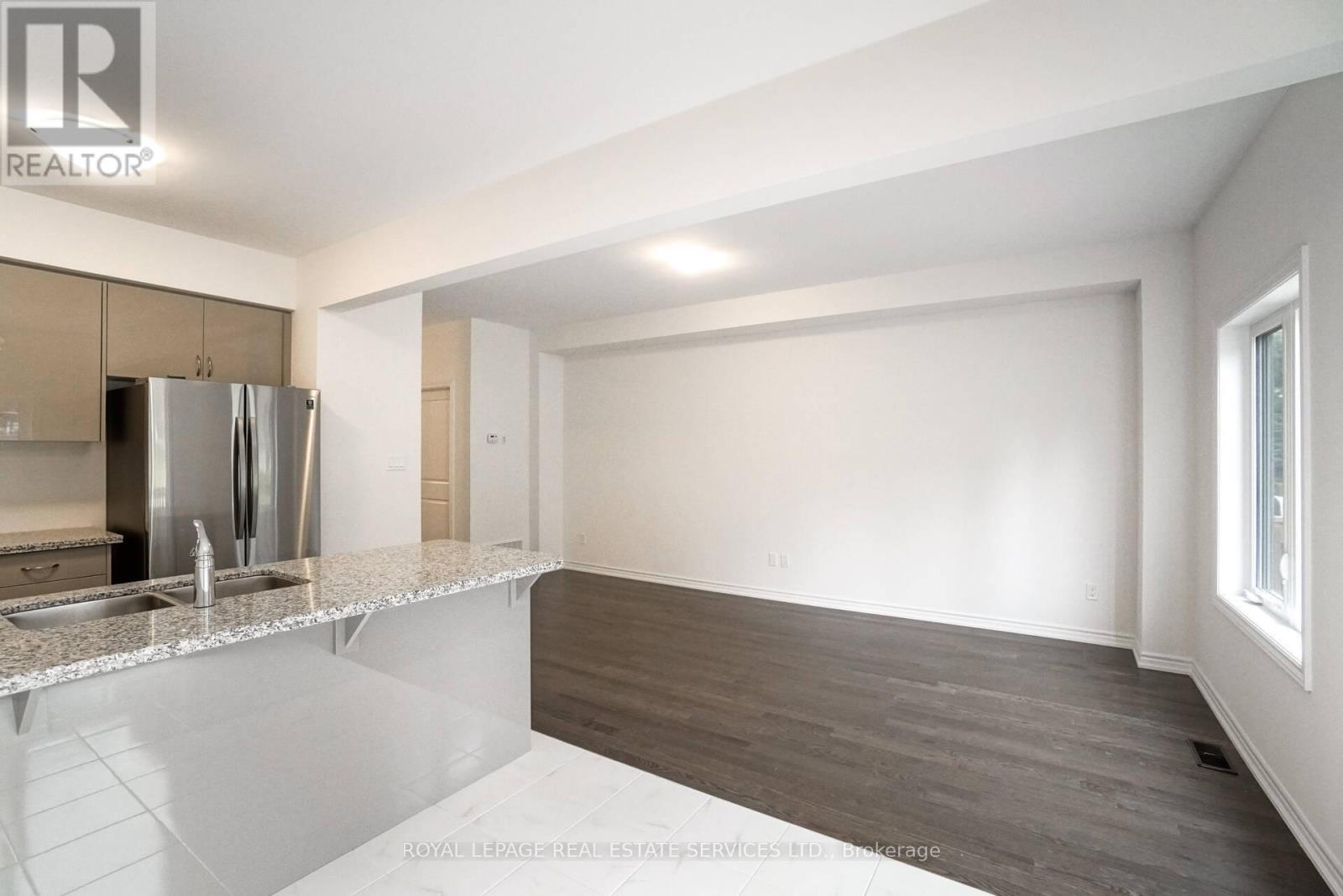 2 - 515 Garner Road W, Hamilton, ON - Indoor Photo Showing Kitchen With Double Sink