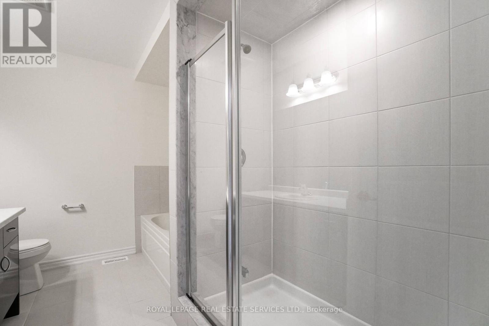 2 - 515 Garner Road W, Hamilton, ON - Indoor Photo Showing Bathroom