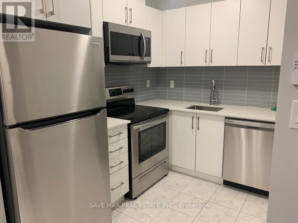 1145 Journeyman Lane, Mississauga, ON - Indoor Photo Showing Kitchen With Stainless Steel Kitchen With Upgraded Kitchen