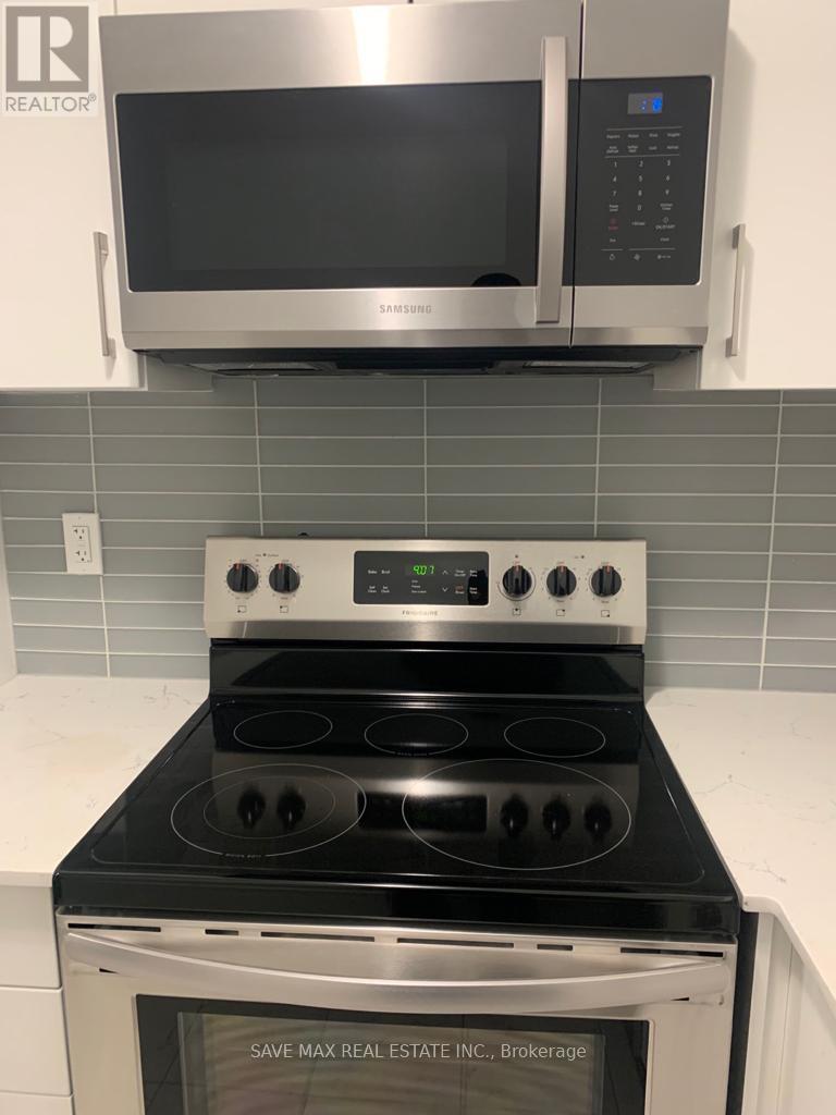1145 Journeyman Lane, Mississauga, ON - Indoor Photo Showing Kitchen