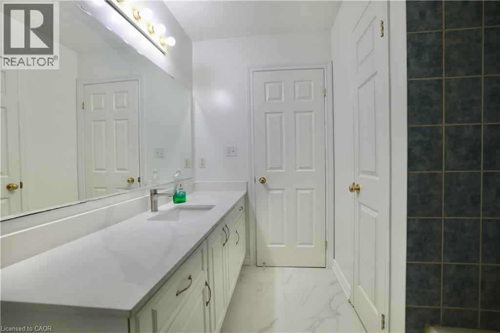 619 Wild Ginger Avenue Unit# A3 Upunit, Waterloo, ON - Indoor Photo Showing Bathroom