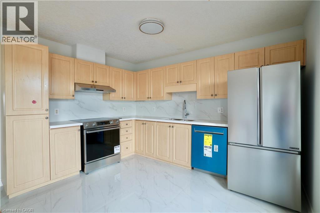 619 Wild Ginger Avenue Unit# A3 Upunit, Waterloo, ON - Indoor Photo Showing Kitchen