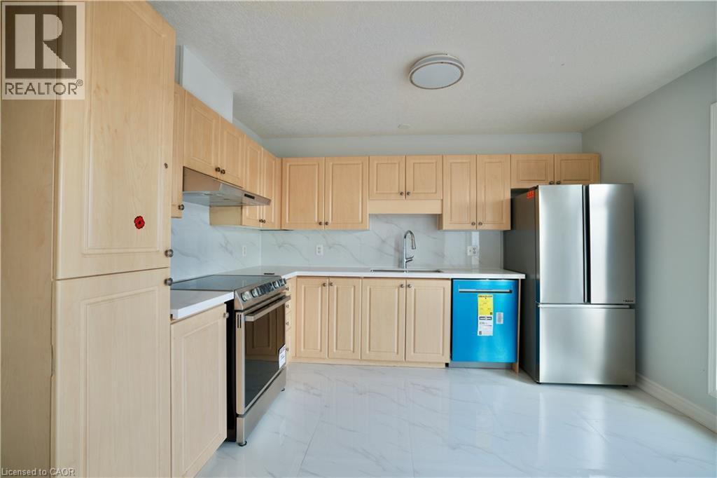 619 Wild Ginger Avenue Unit# A3 Upunit, Waterloo, ON - Indoor Photo Showing Kitchen