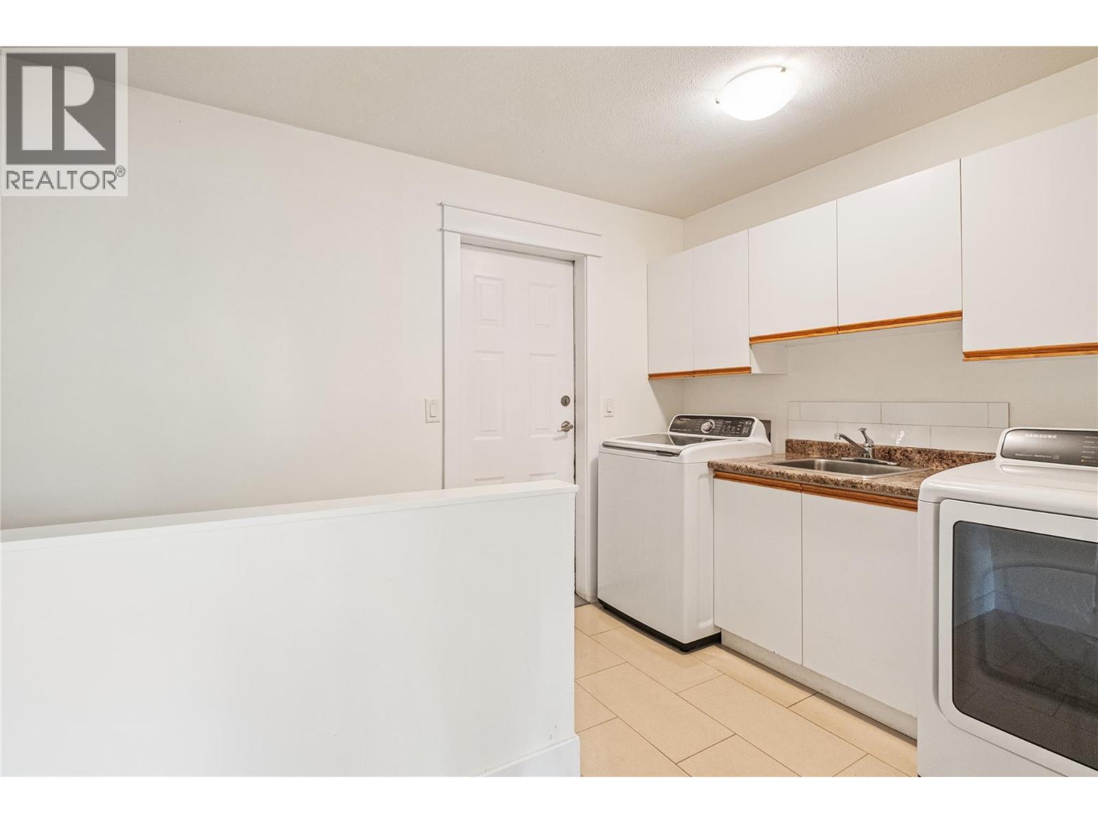 970 Keyes Court, Rutland, BC - Indoor Photo Showing Laundry Room