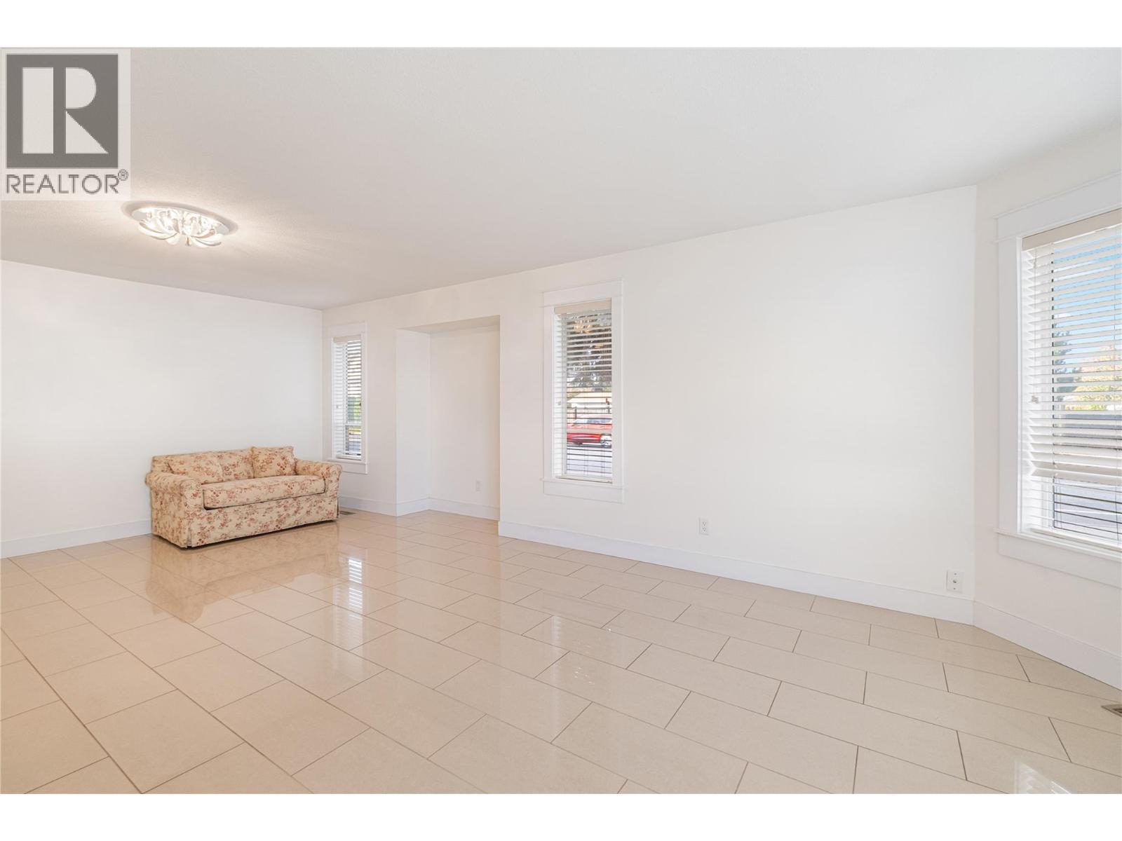 970 Keyes Court, Rutland, BC - Indoor Photo Showing Other Room