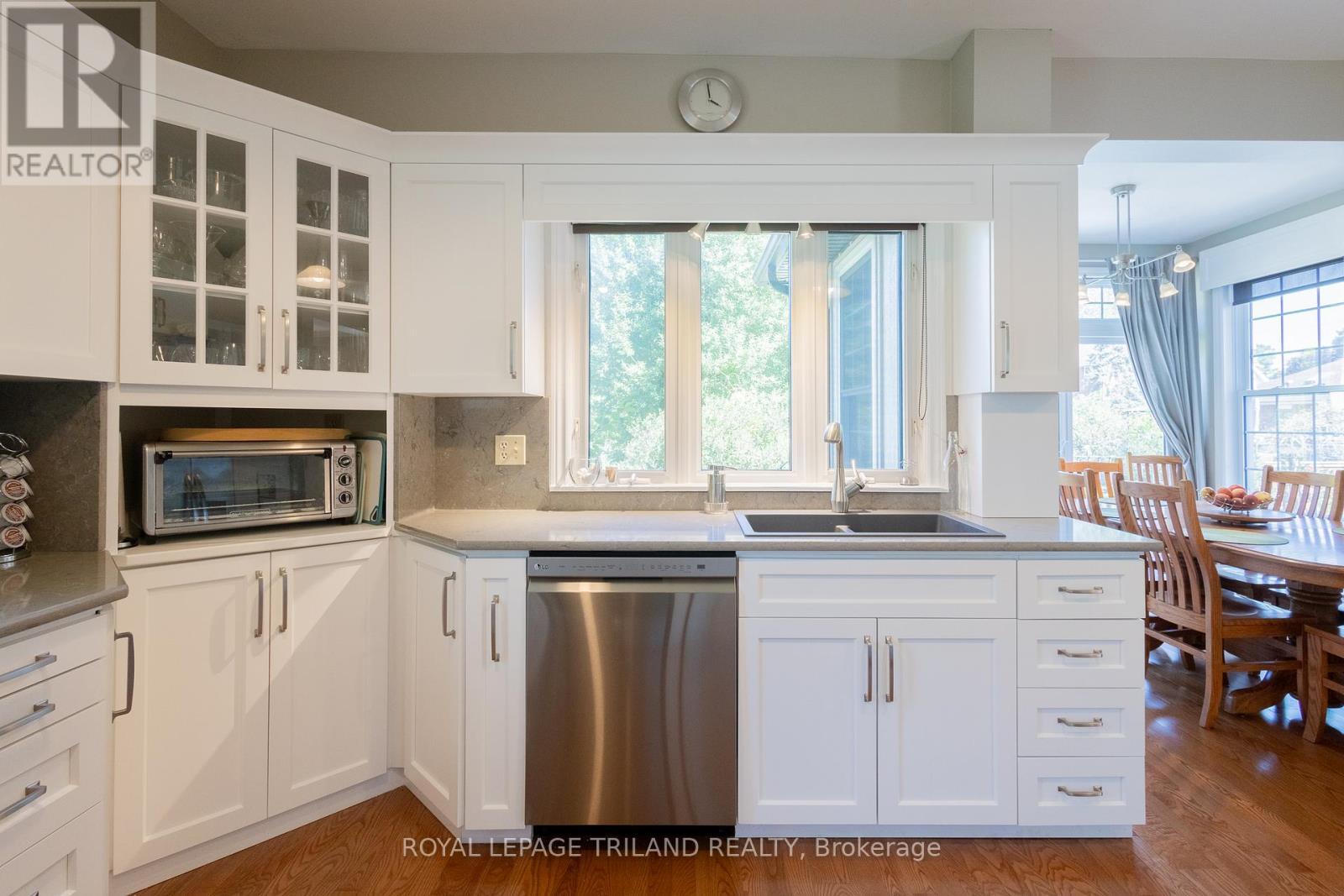 264 George Street, North Middlesex (Parkhill), ON - Indoor Photo Showing Kitchen With Double Sink