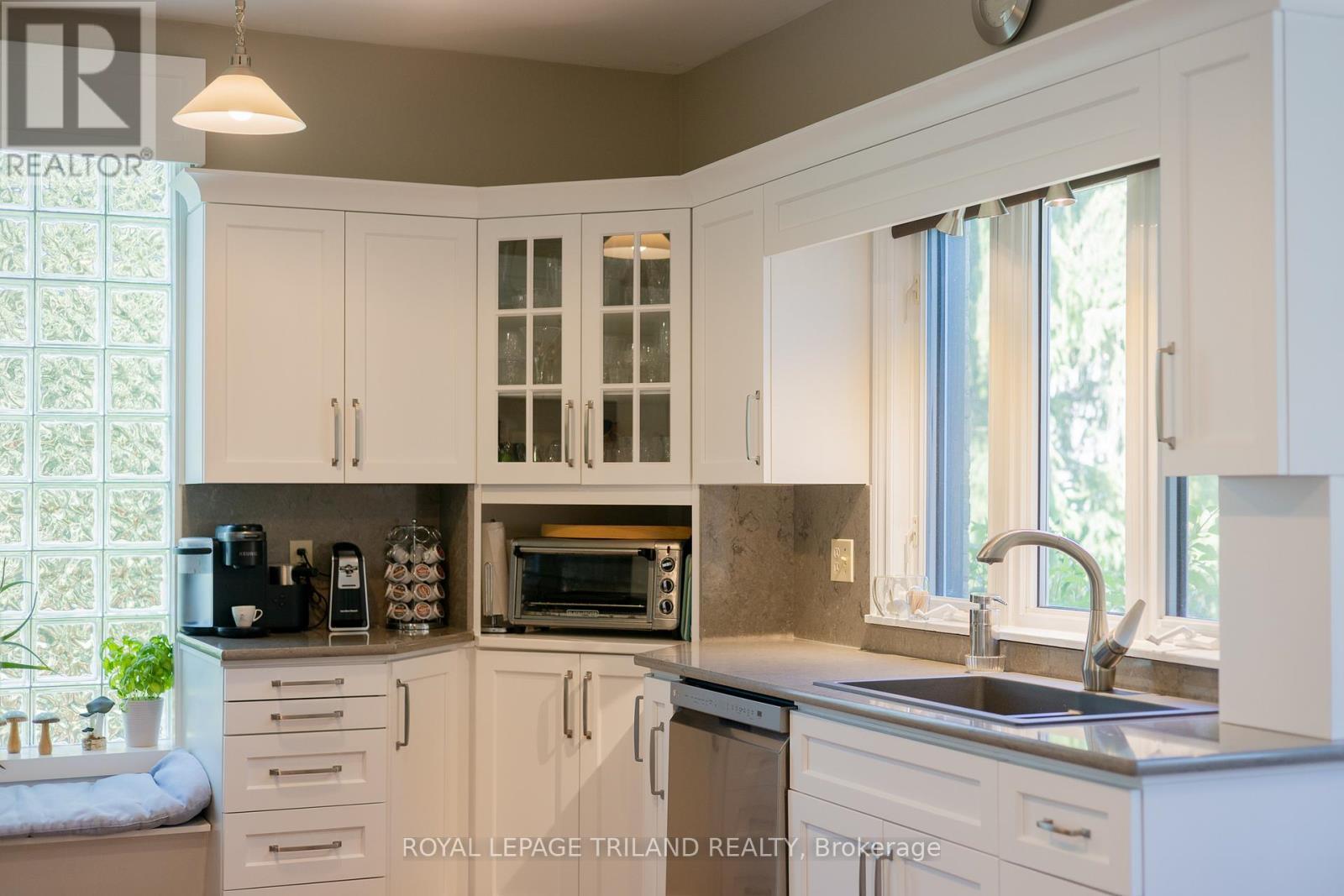 264 George Street, North Middlesex (Parkhill), ON - Indoor Photo Showing Kitchen