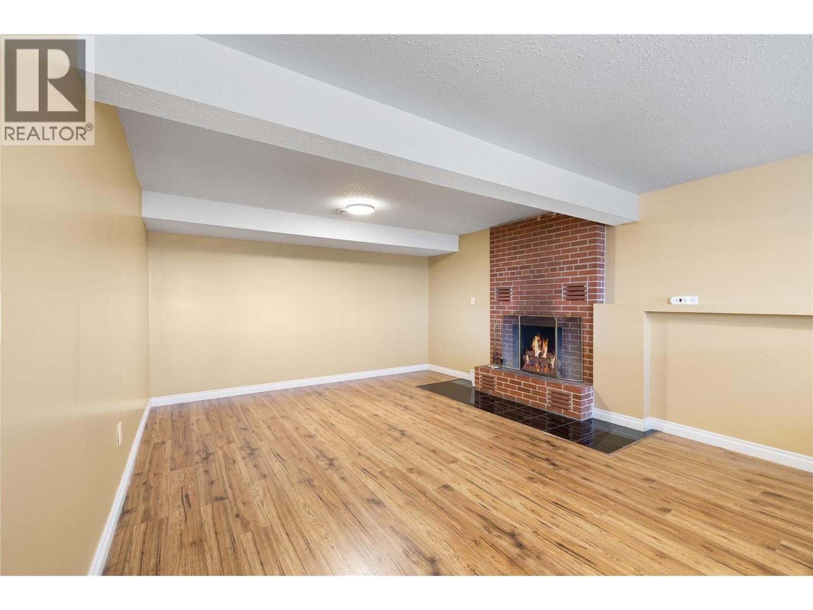 2424 Crawford Street, Creston, BC - Indoor With Fireplace