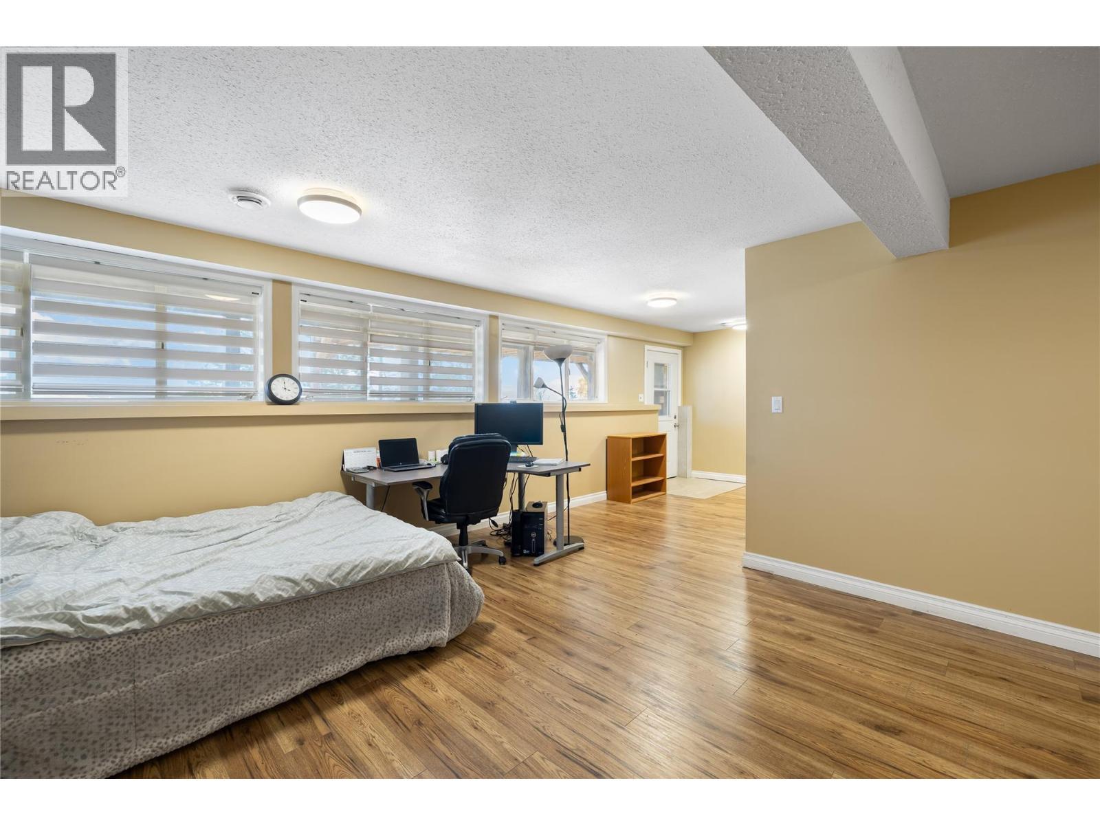 2424 Crawford Street, Creston, BC - Indoor Photo Showing Bedroom