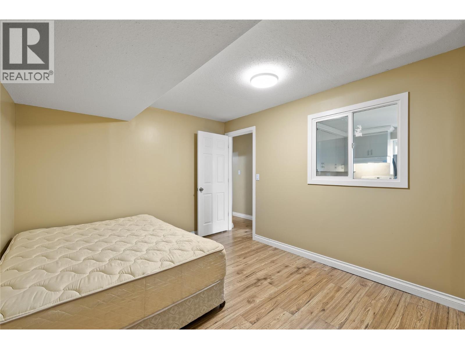 2424 Crawford Street, Creston, BC - Indoor Photo Showing Bedroom