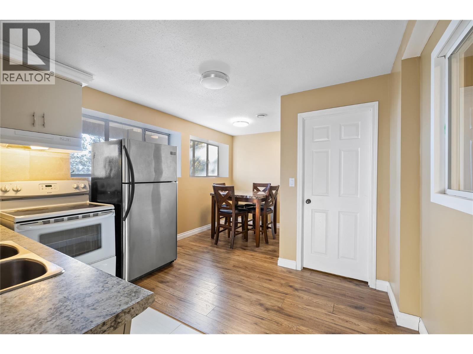 2424 Crawford Street, Creston, BC - Indoor Photo Showing Kitchen