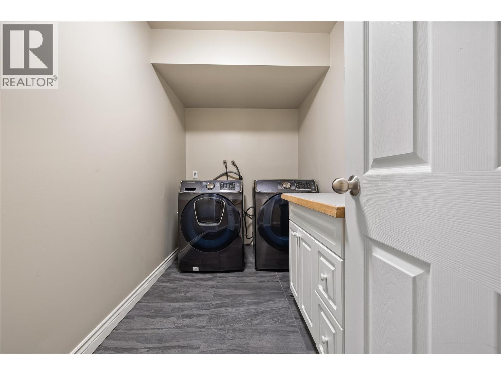 2424 Crawford Street, Creston, BC - Indoor Photo Showing Laundry Room