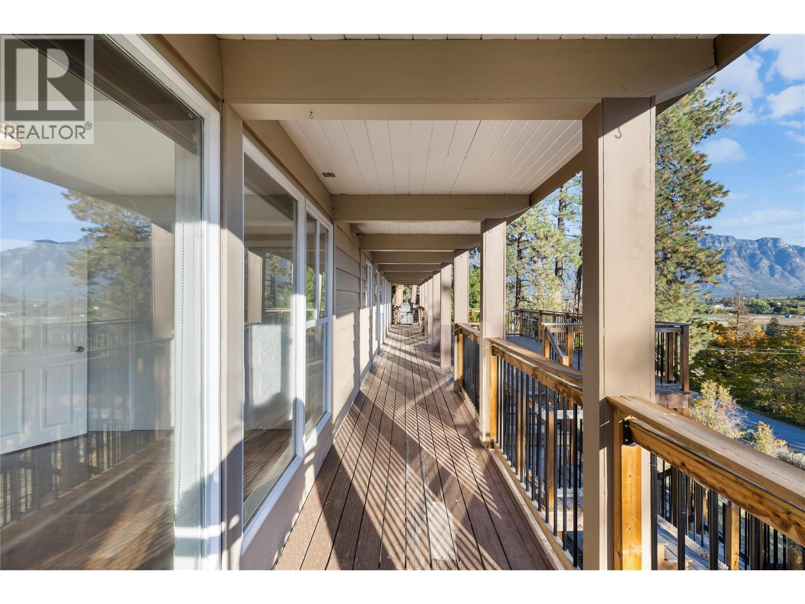 2424 Crawford Street, Creston, BC - Outdoor With Exterior