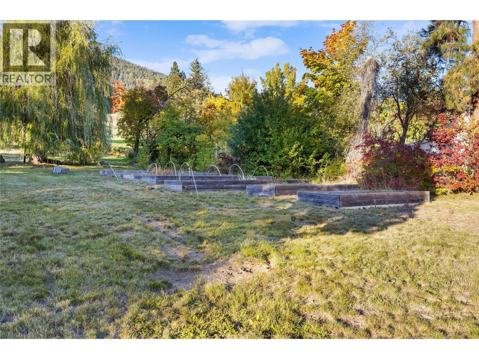 2424 Crawford Street, Creston, BC - Outdoor With View
