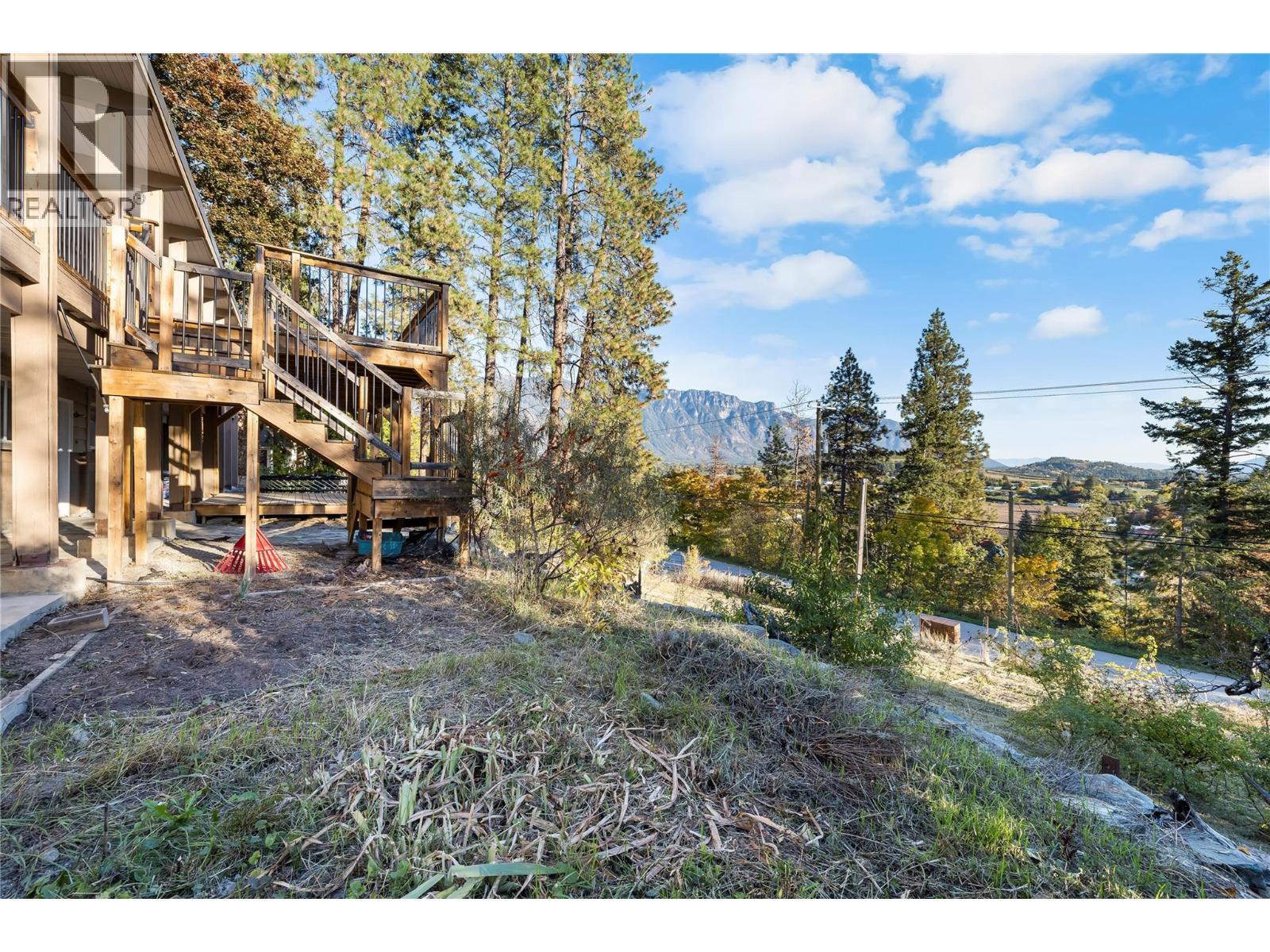 2424 Crawford Street, Creston, BC - Outdoor With View