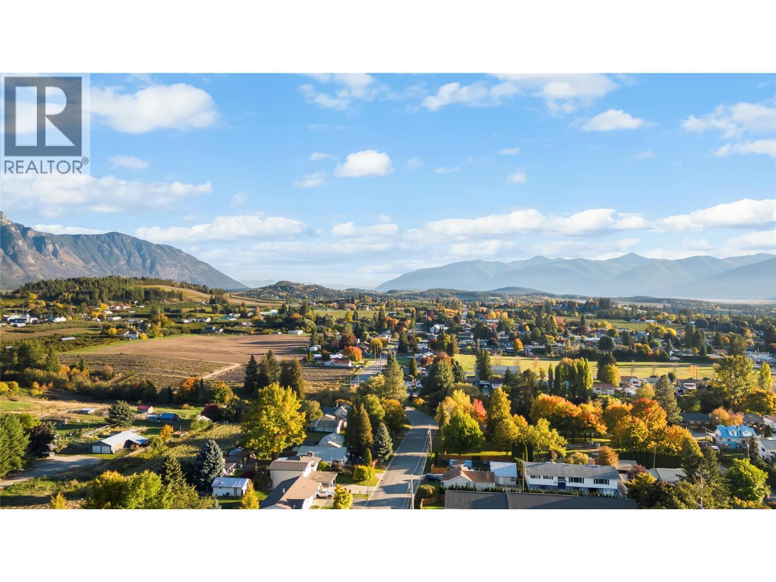 2424 Crawford Street, Creston, BC - Outdoor With View